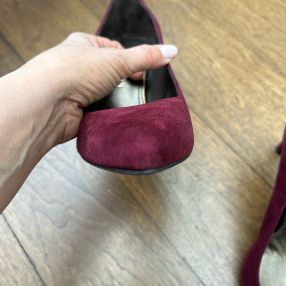 Stuart Weitzman suede pumps. Size 8. Maroon color. - Picture 7 of 11